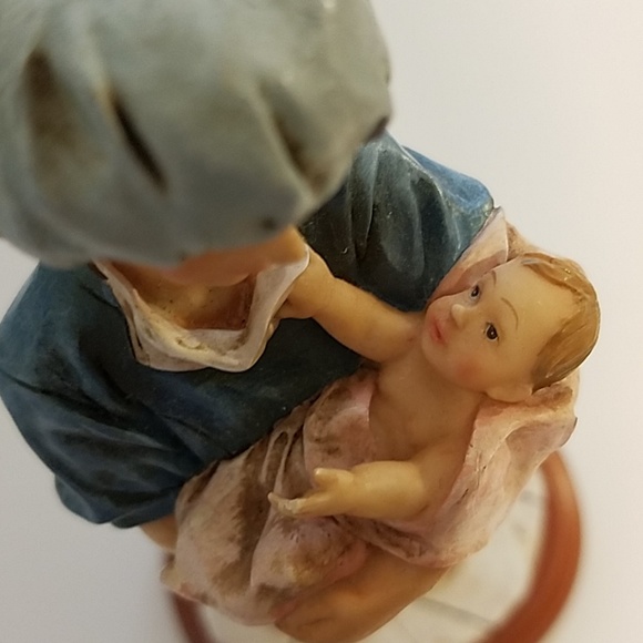 White Caps of Caring Sculpture - Picture 4 of 8